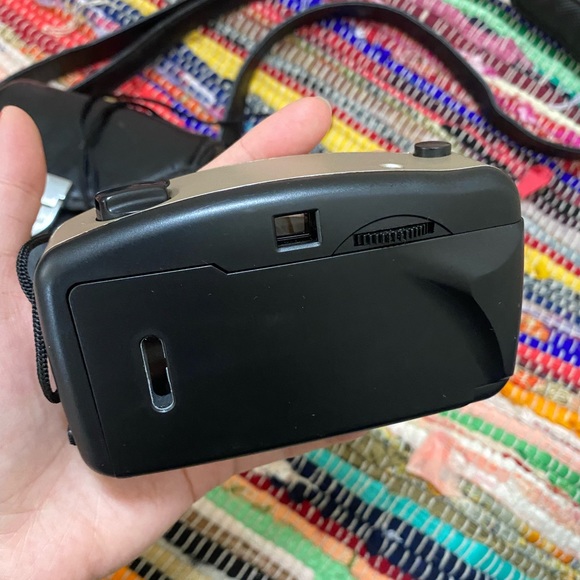 HC 2000 Focus Free Camera with Kodak Camera bag - Picture 4 of 9